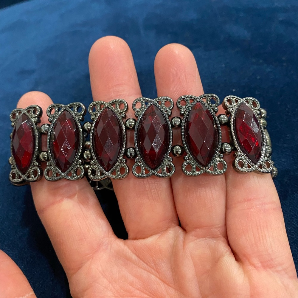 Gorgeous ruby red elastic bracelet